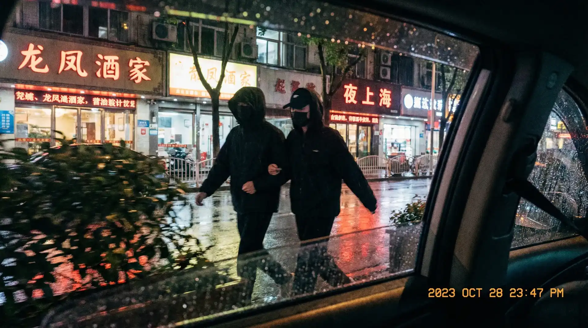 天博体育网址 - 顶流明星深夜密会现场抓拍照片